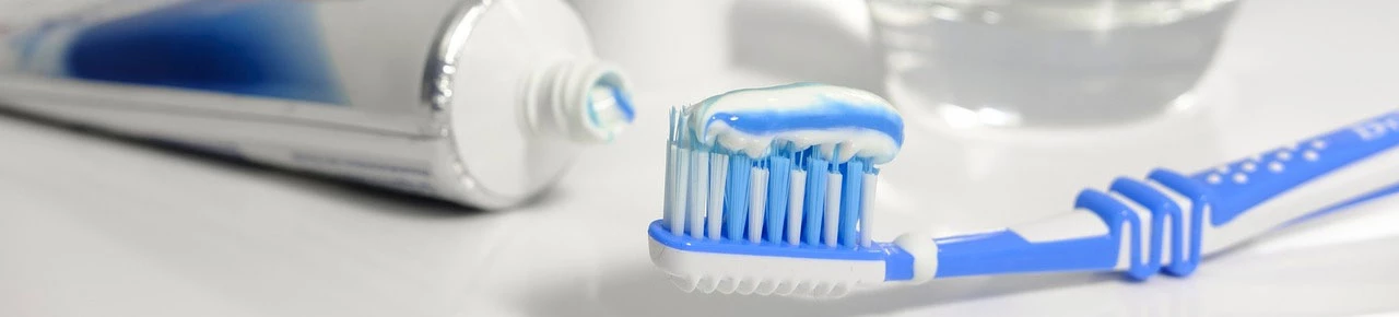 Nachhaltige Zahnpasta auf Zahnbürste für perfekte Mundhygiene